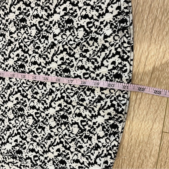 Paraphrase Black & White Patterned Skirt - Medium - Picture 6 of 9